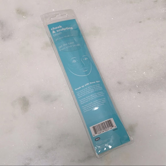 Bliss Cosmetics blush brush - Picture 2 of 3